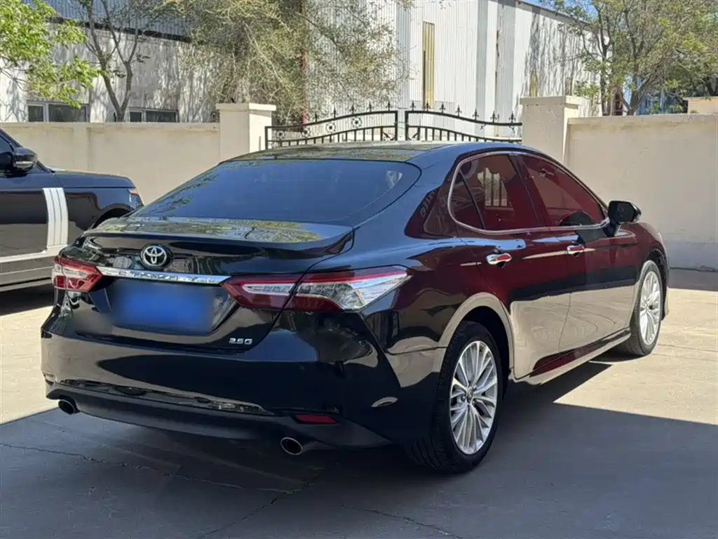 Toyota Camry 2019 — фото 9