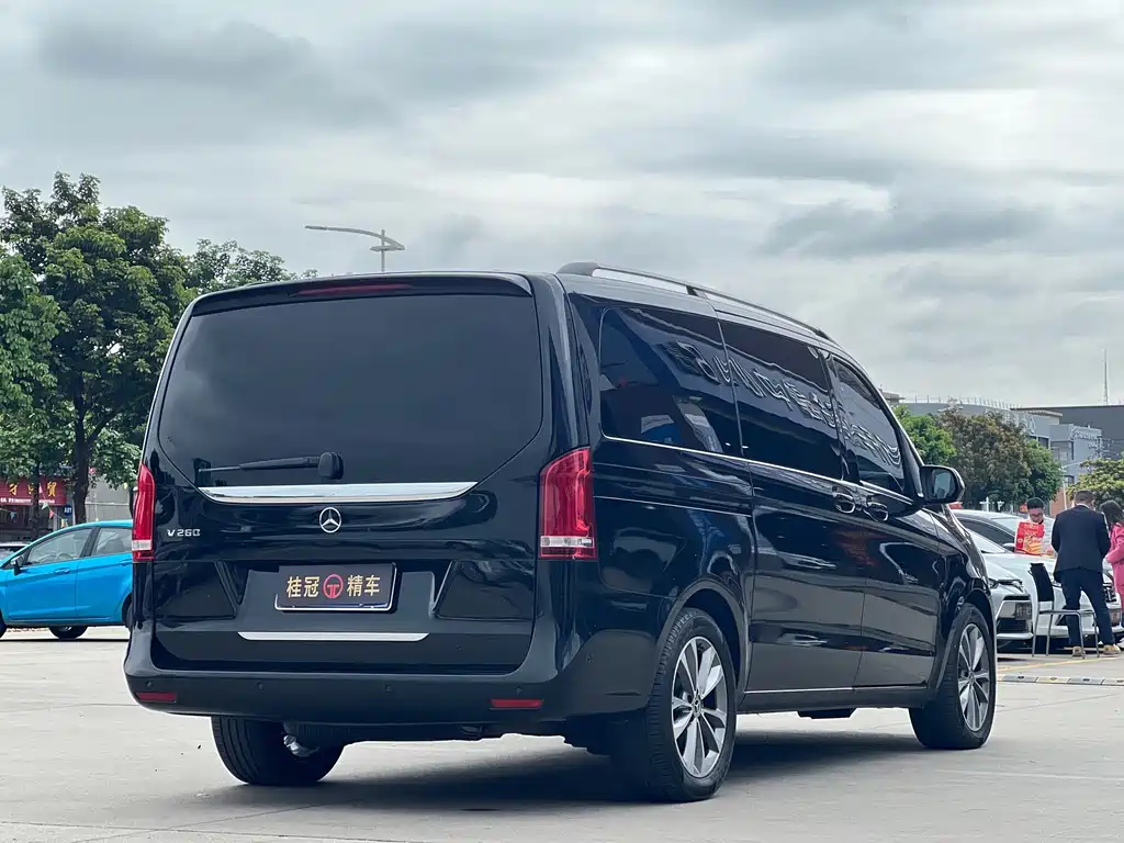 Mercedes-Benz V-Class 2022 — фото 27