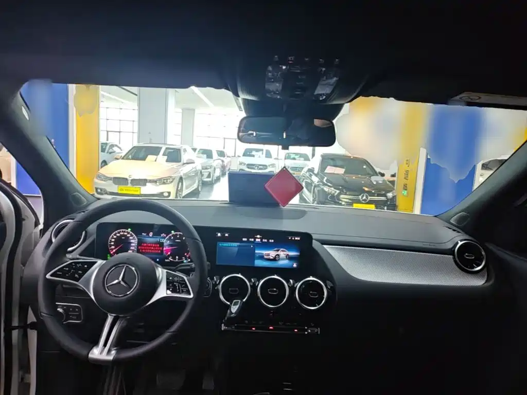 Mercedes-Benz GLA 2025 — фото 10