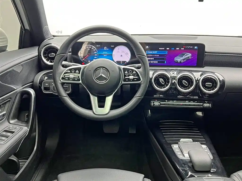 Mercedes-Benz A-Class 2022 — фото 20