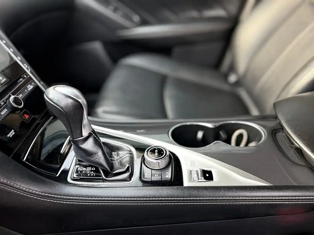Infiniti Q50L 2017 — фото 16