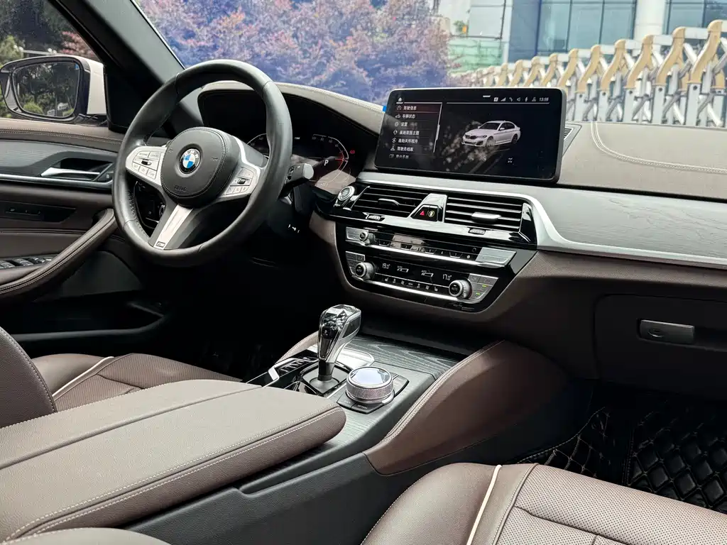 BMW 5 Series 2023 — фото 15