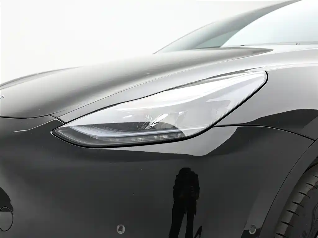 Tesla Model Y 2023 — фото 10