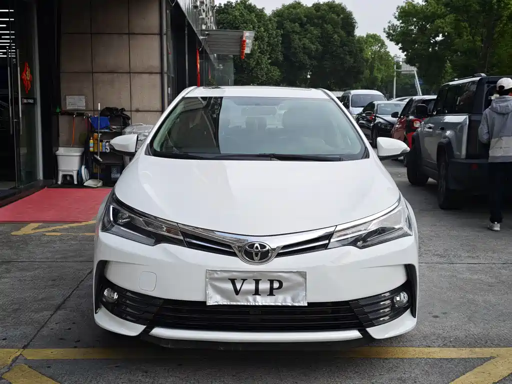 Toyota Corolla 2018 — фото 2