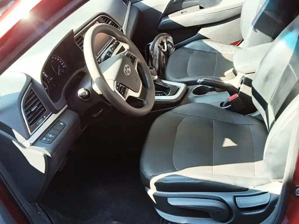 Hyundai Elantra 2018 — фото 15