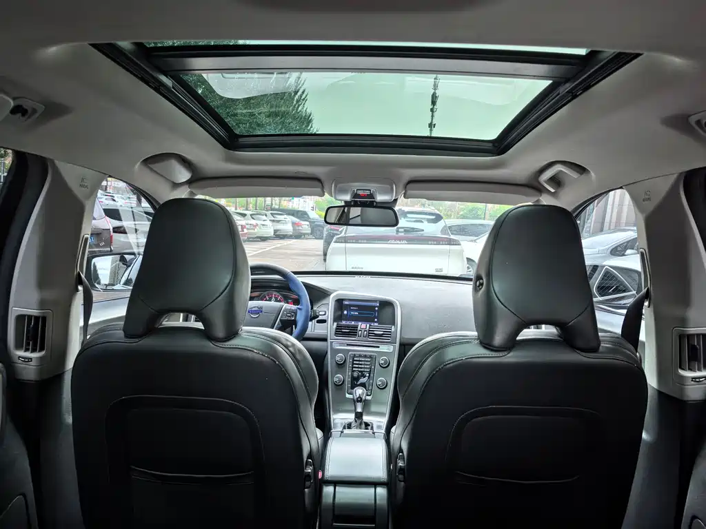 Volvo XC60 2015 — фото 11
