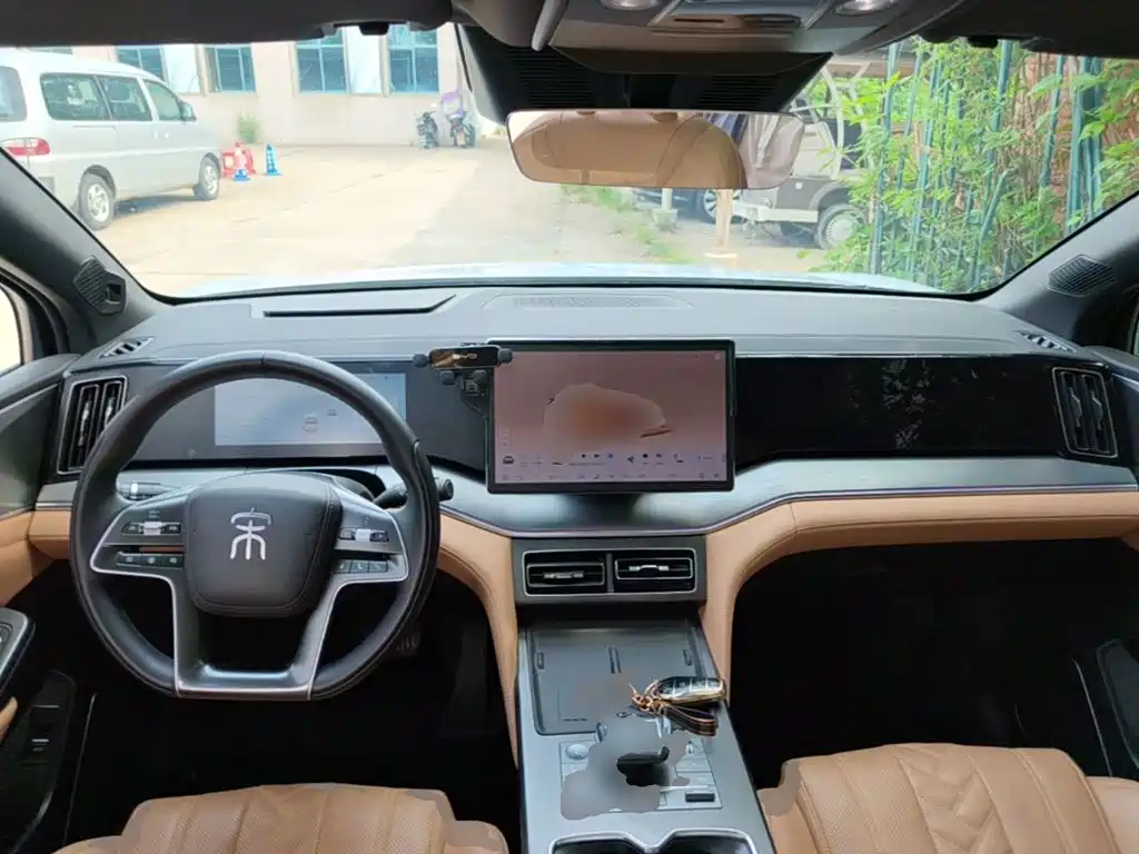 BYD L DM-i 2024 — фото 10