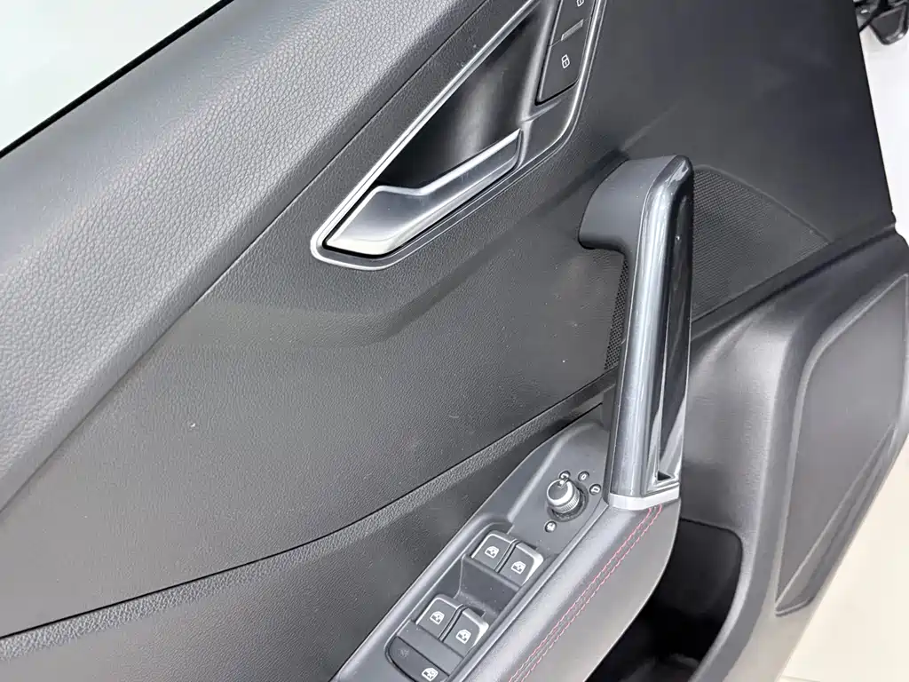 Audi Q2L 2023 — фото 20