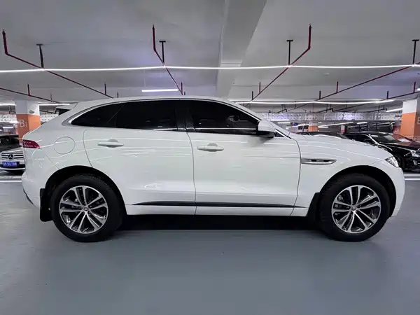 Jaguar F-PACE 2016