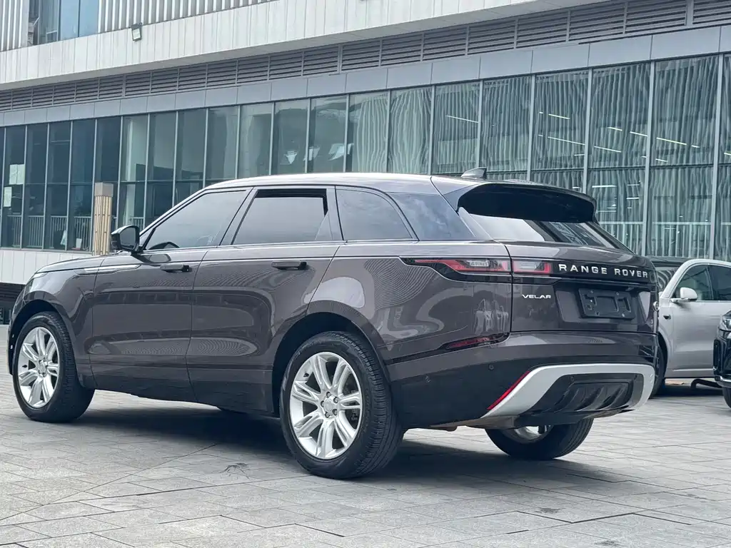 Land Rover Velar 2023 — фото 25