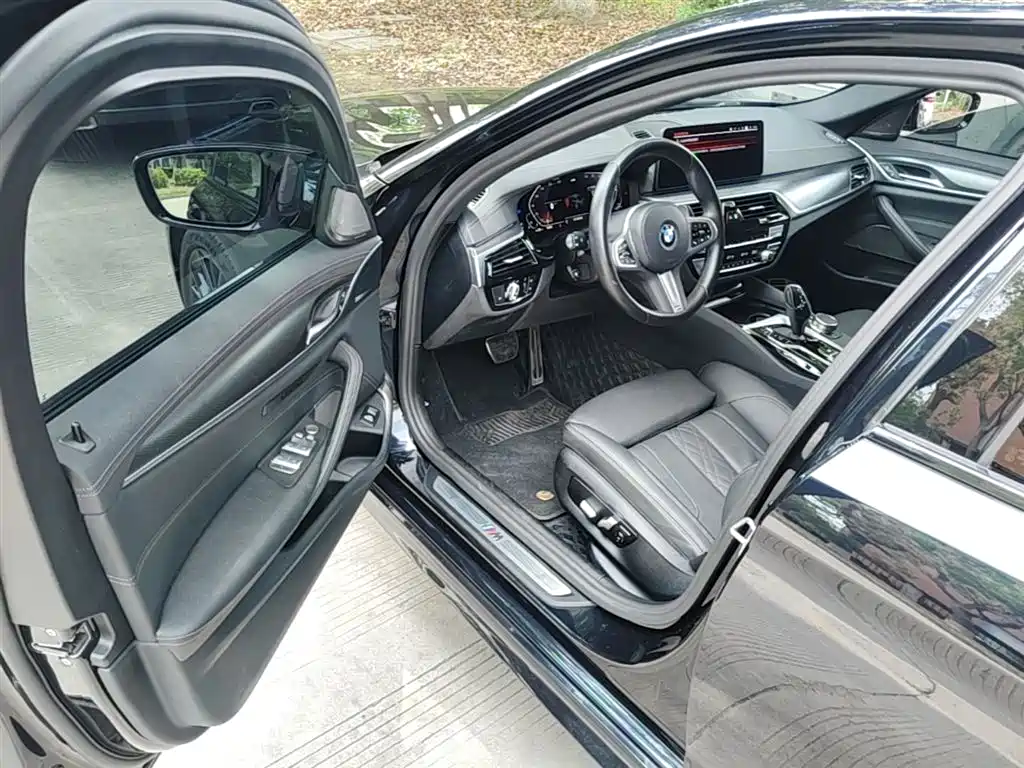 BMW 5 Series 2023 — фото 16