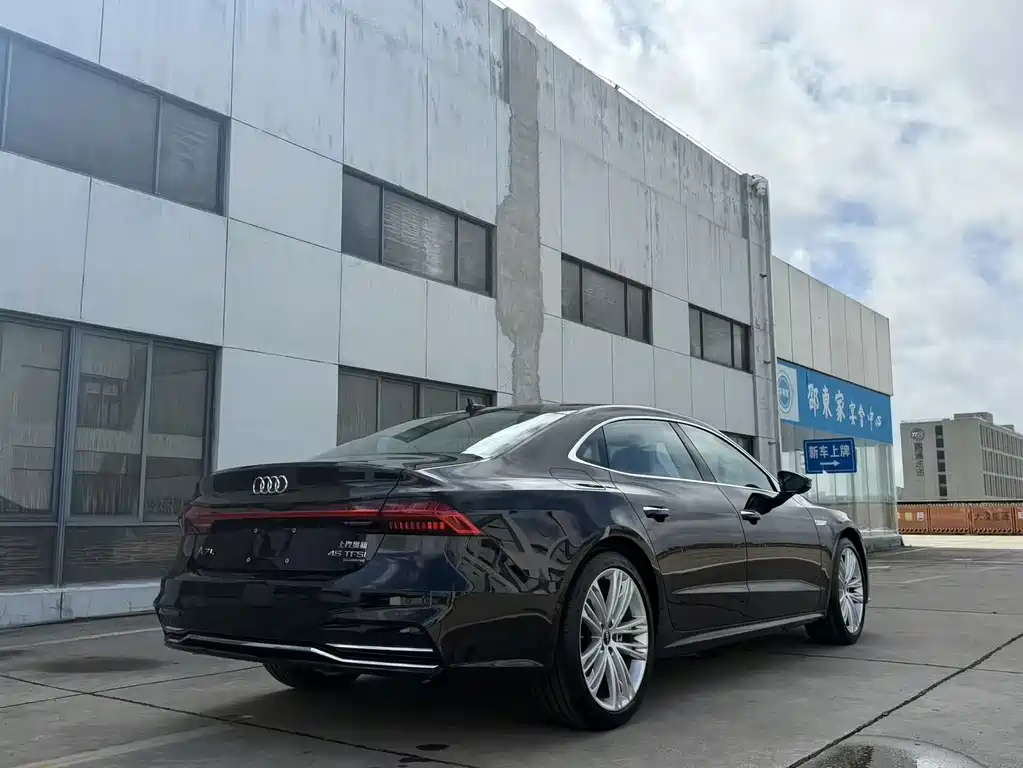 Audi A7L 2025 — фото 9