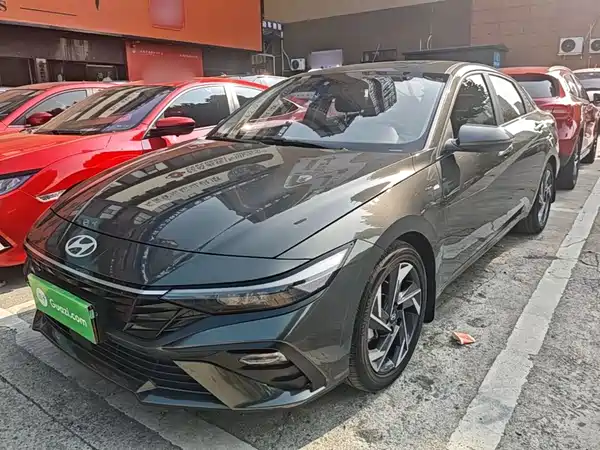 Hyundai Elantra 2025