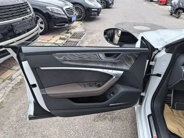Audi A7L 2022