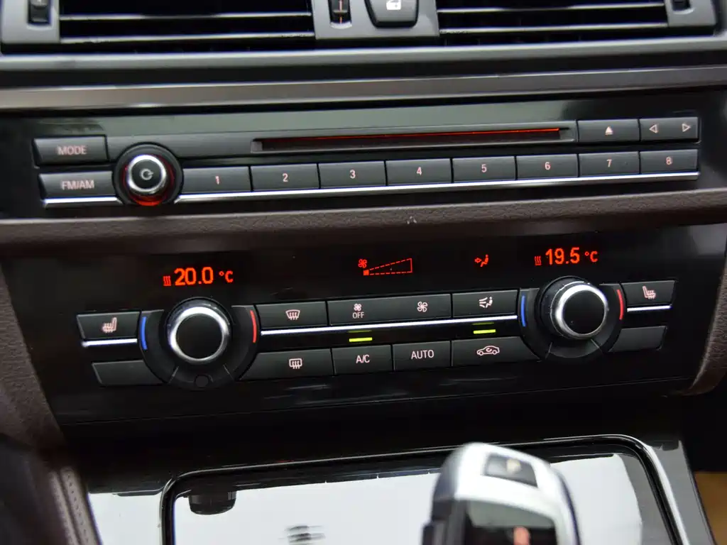 BMW 5 Series 2016 — фото 13