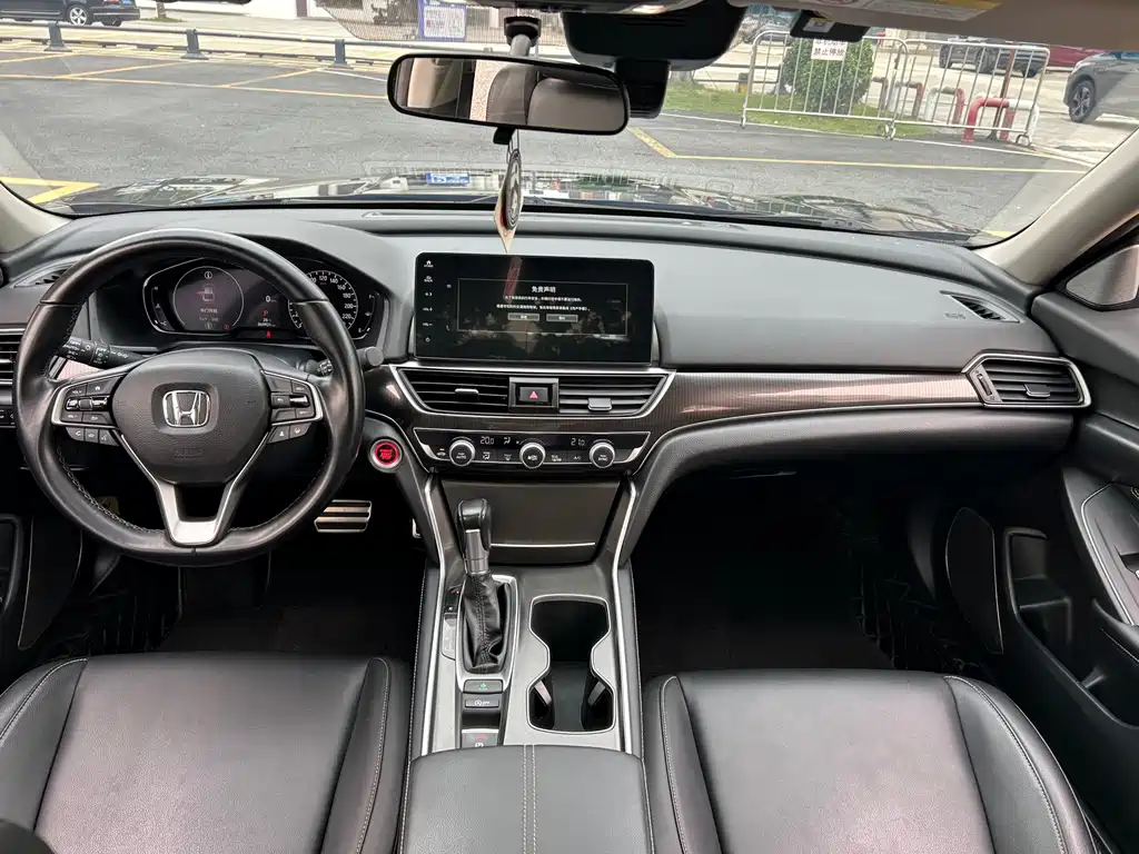 Honda Accord 2022 — фото 10