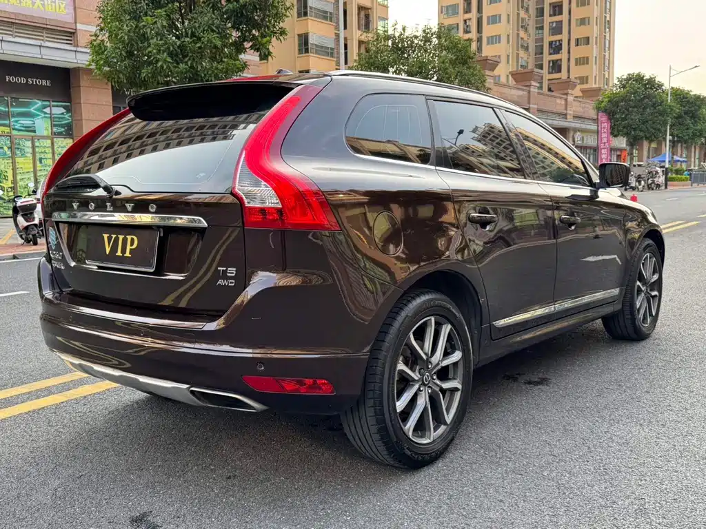 Volvo XC60 2017 — фото 6