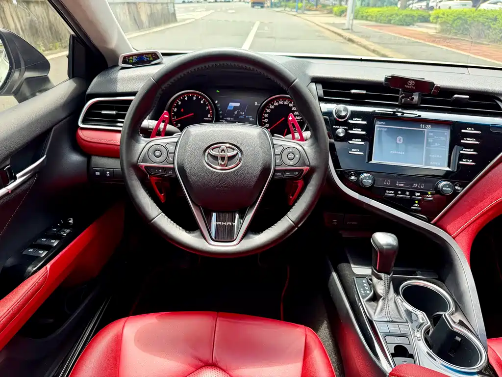 Toyota Camry 2018 — фото 28