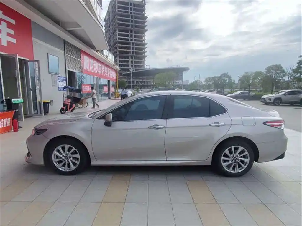 Toyota Camry 2022 — фото 3