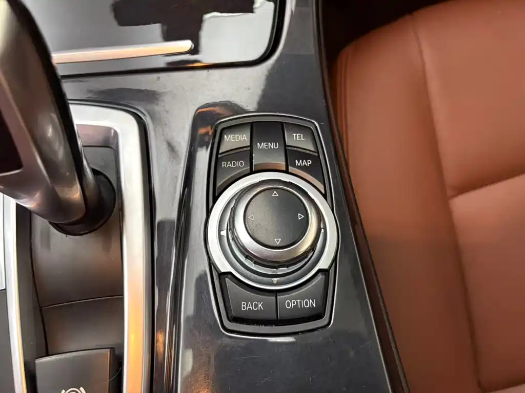 BMW 5 Series 2014 — фото 22