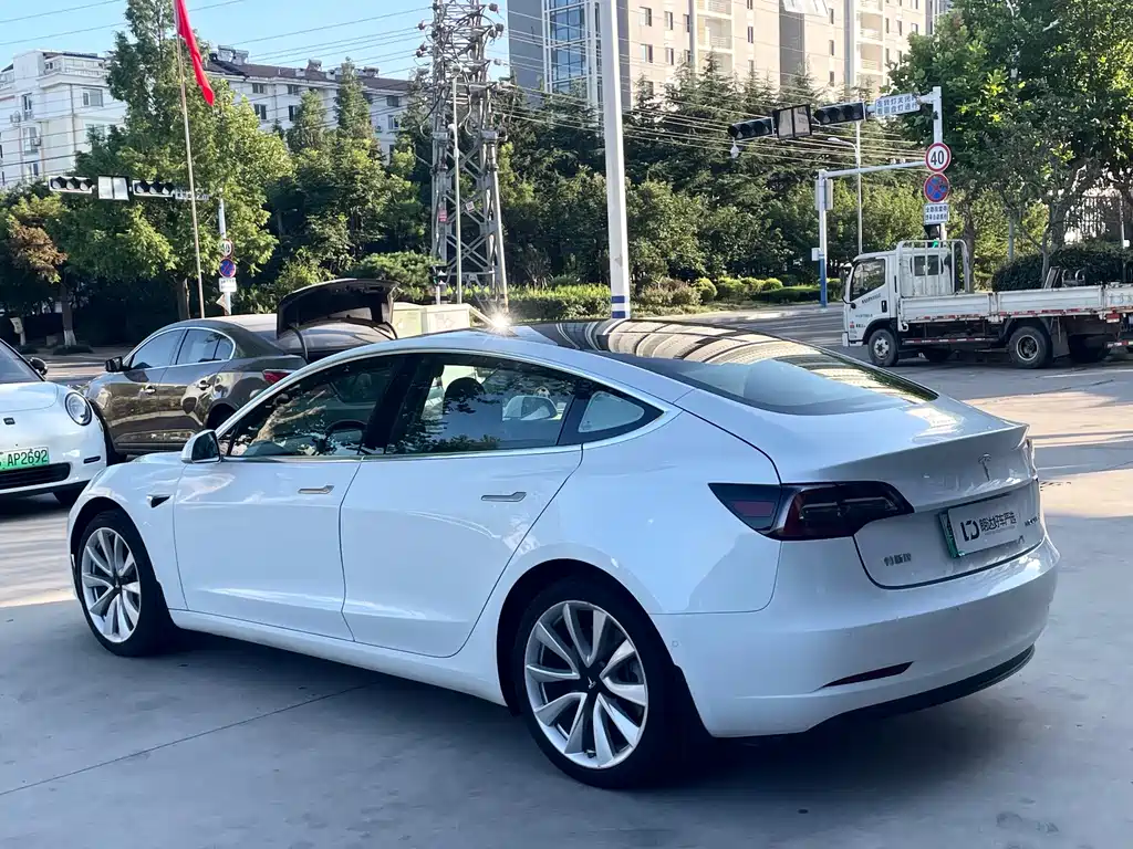 Tesla Model 3 2020 — фото 9