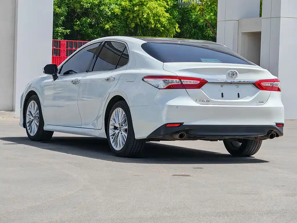 Toyota Camry 2021 — фото 11