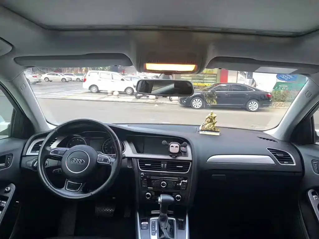 Audi A4L 2012