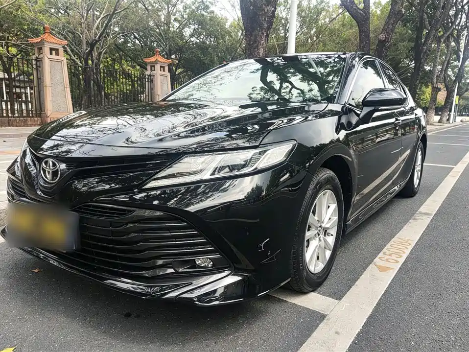 Toyota Camry 2019 — фото 2