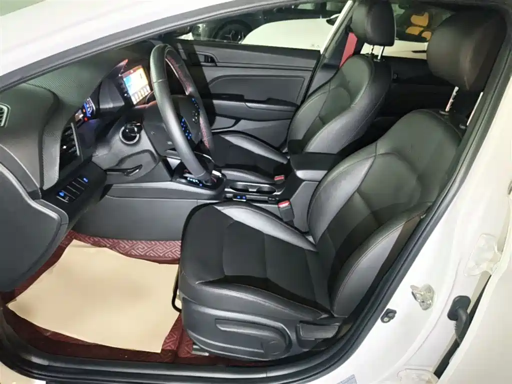 Hyundai Elantra 2020 — фото 15