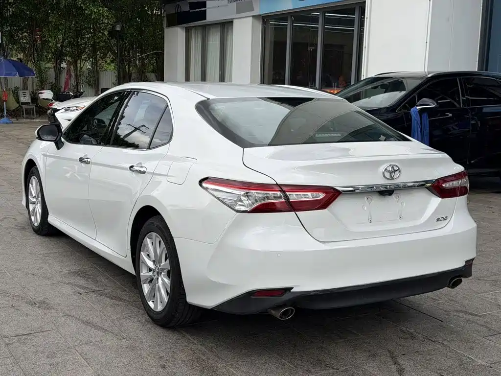 Toyota Camry 2020 — фото 5