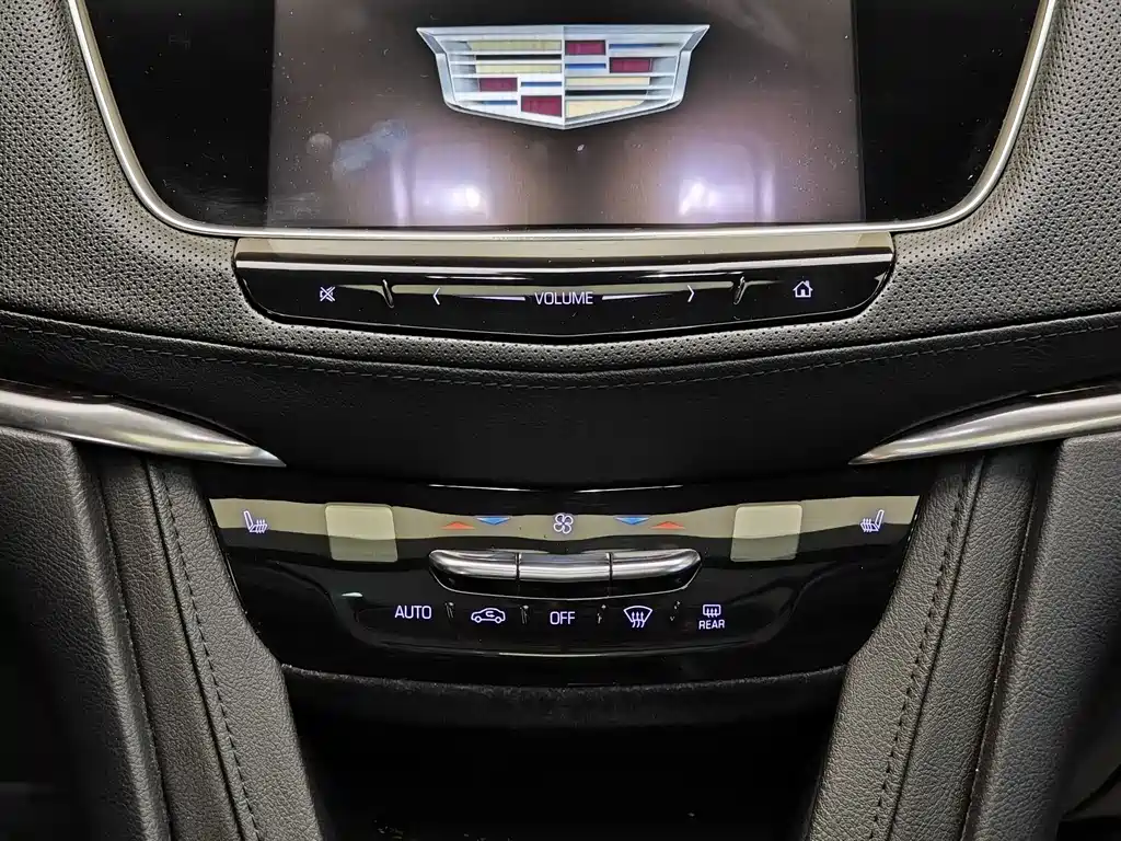 Cadillac XT5 2018 — фото 18