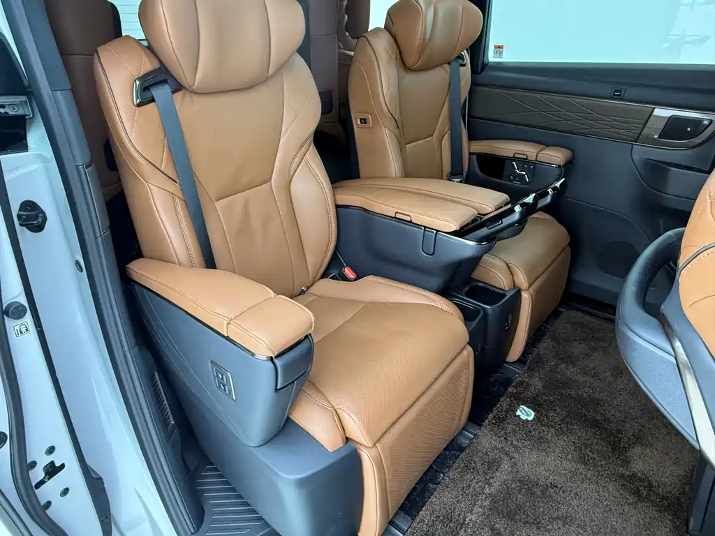 Toyota Alphard 2023 — фото 14
