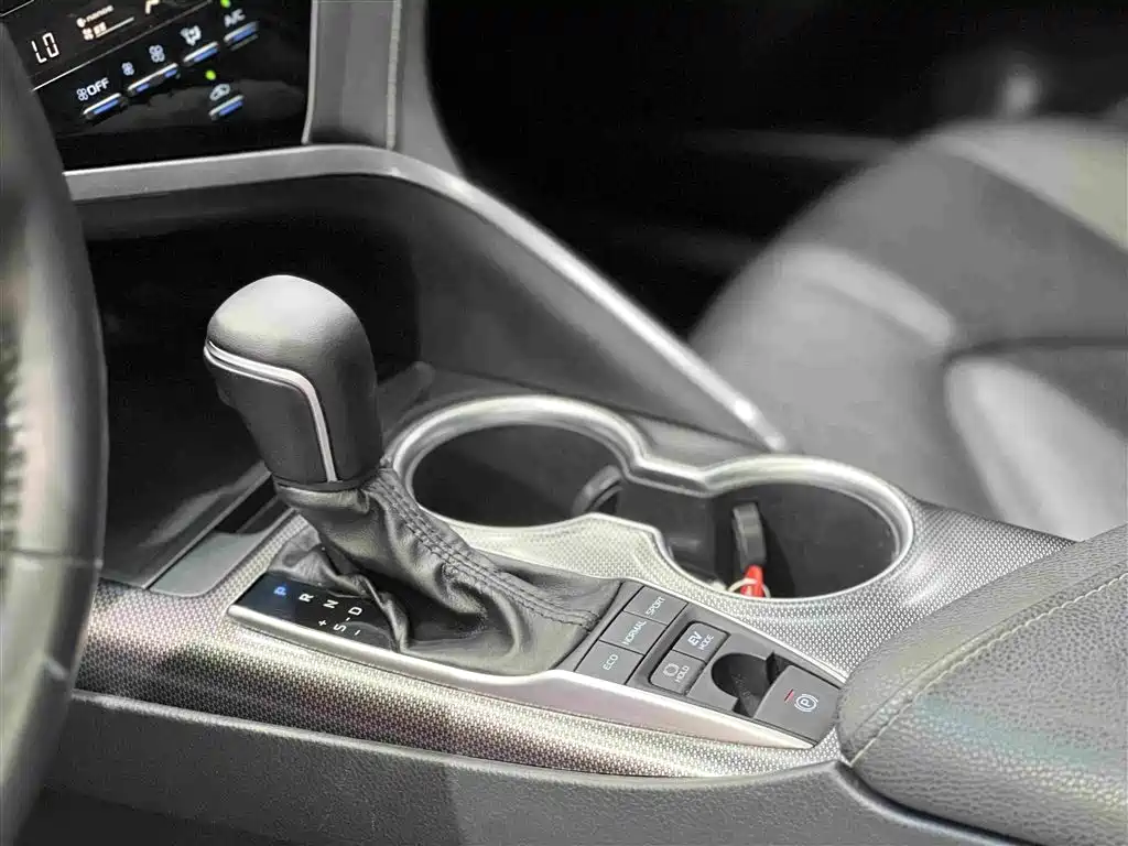 Toyota Camry 2021 — фото 7