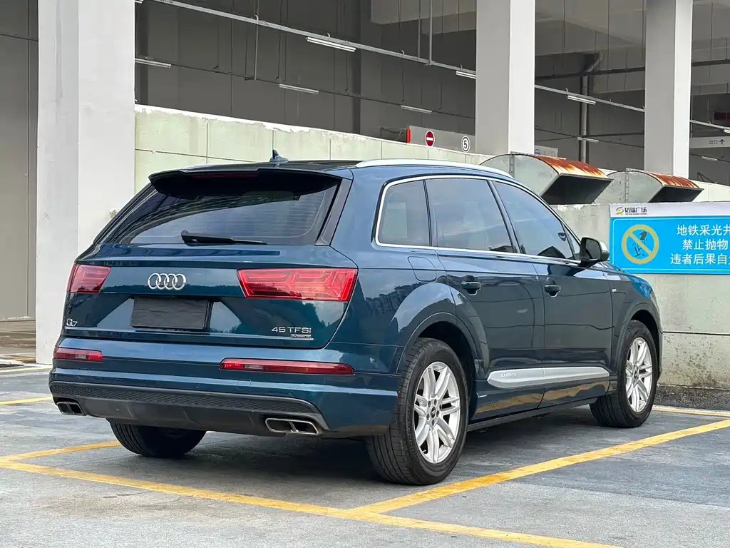 Audi Q7 2018 — фото 9