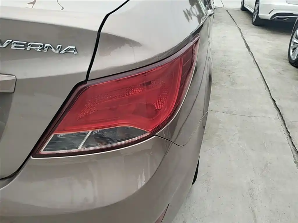 Hyundai Verna 2015 — фото 8