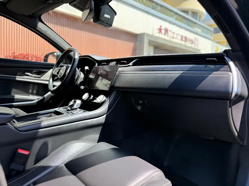 Jaguar XFL 2022 — фото 10