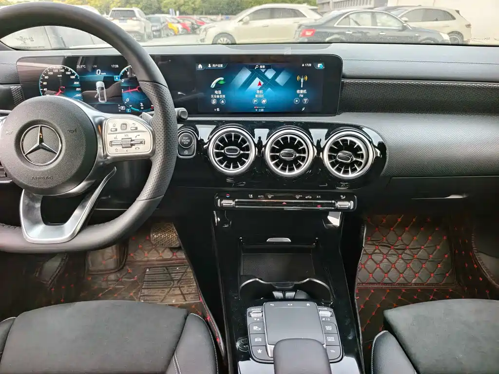 Mercedes-Benz A-Class 2022 — фото 12