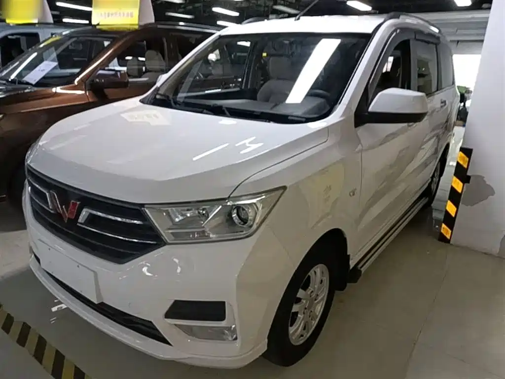 Wuling Hongguang 2020 — фото 1