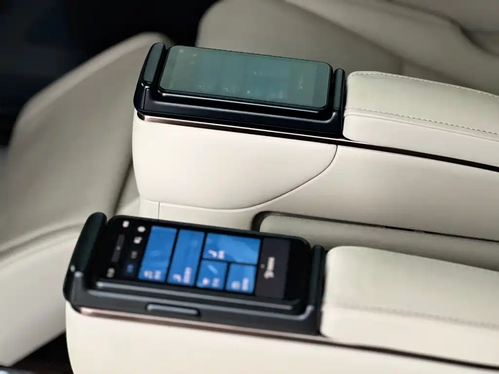 Toyota Alphard 2024 — фото 17