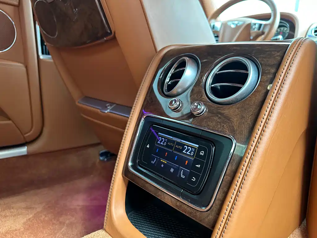 Bentley Flying Spur 2016 — фото 12