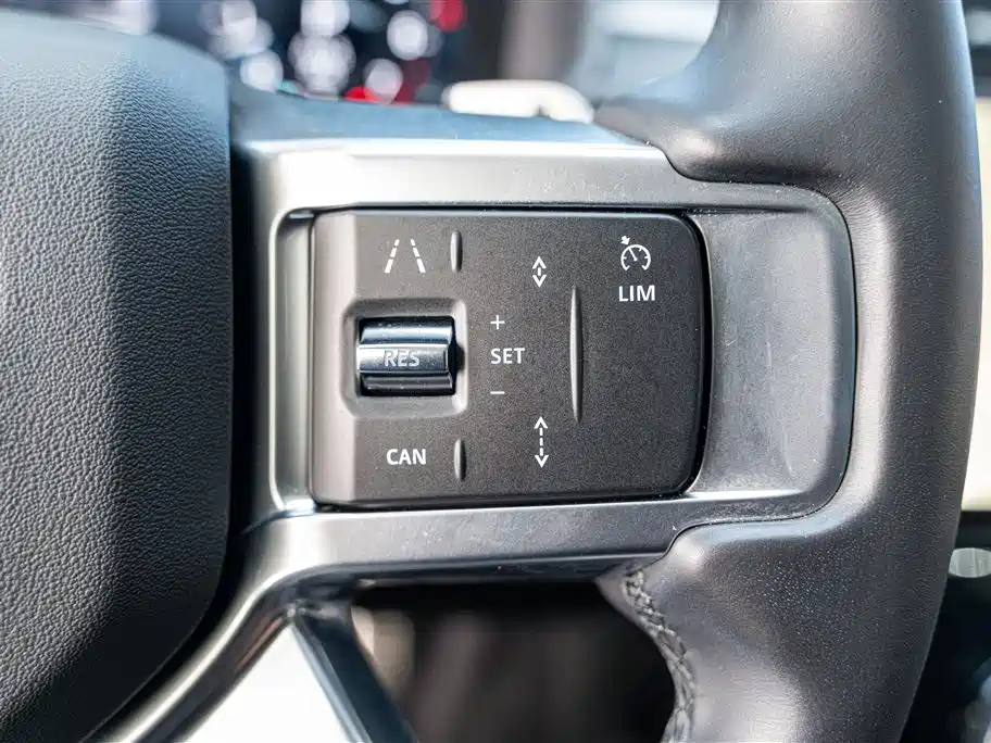 Land Rover Discovery 2023 — фото 18