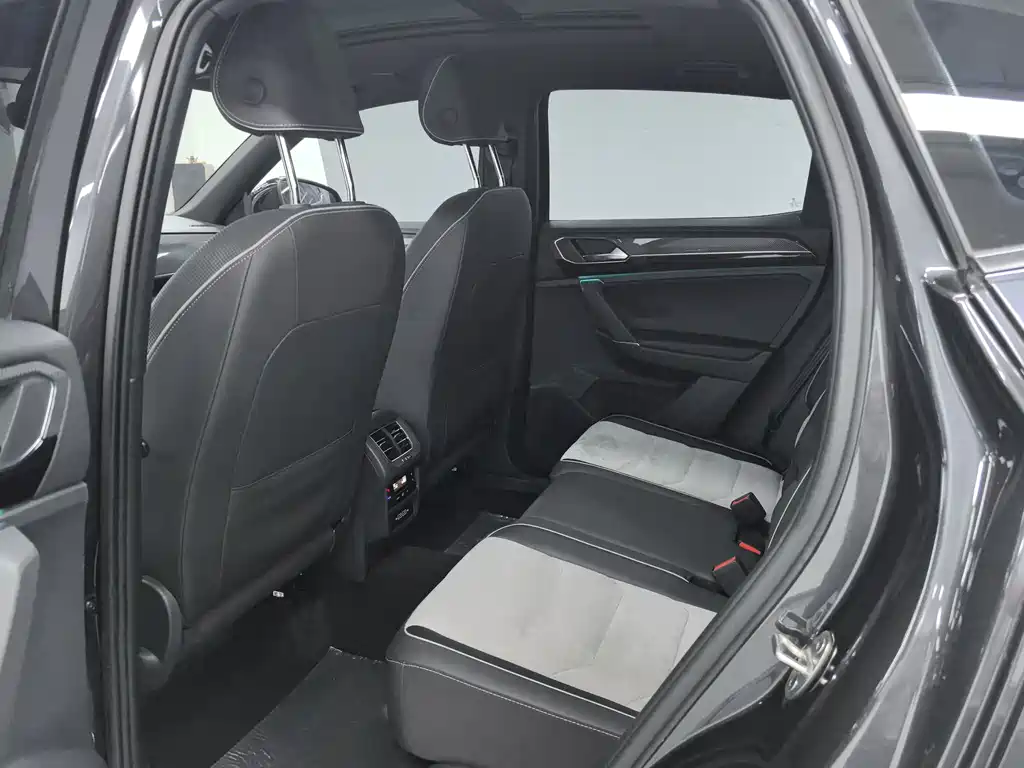 Volkswagen X 2020