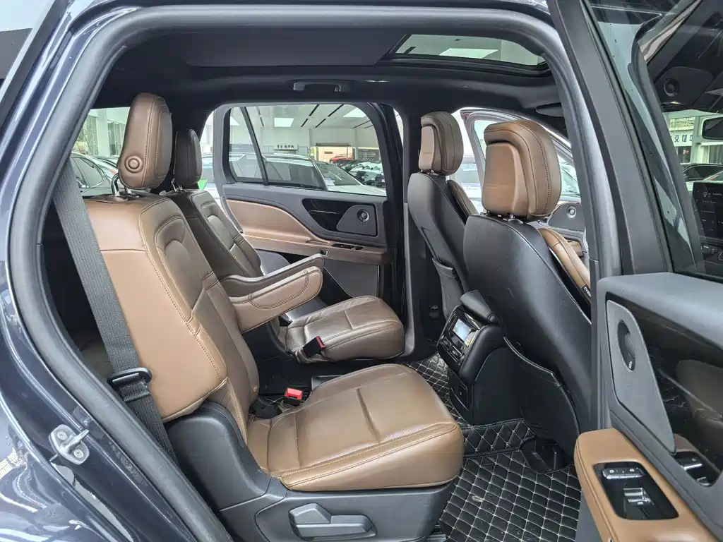 Lincoln Aviator 2020 — фото 11