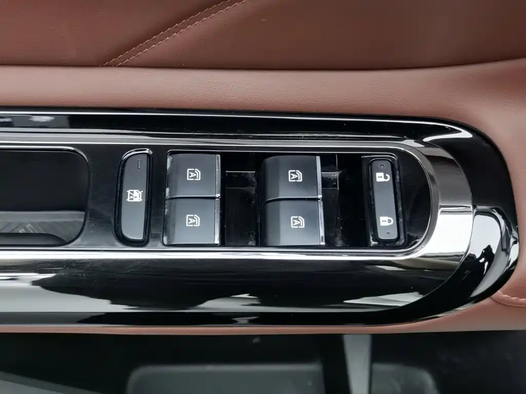 GAC Trumpchi E8 PHEV 2025 — фото 9
