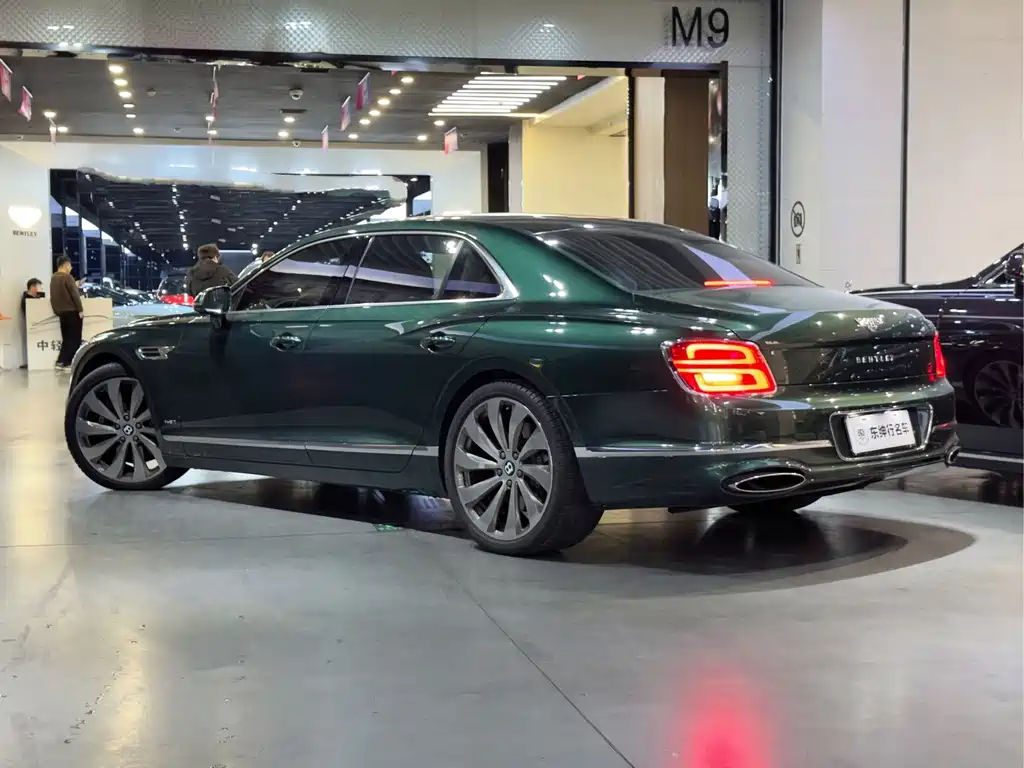 Bentley Flying Spur 2021 — фото 4