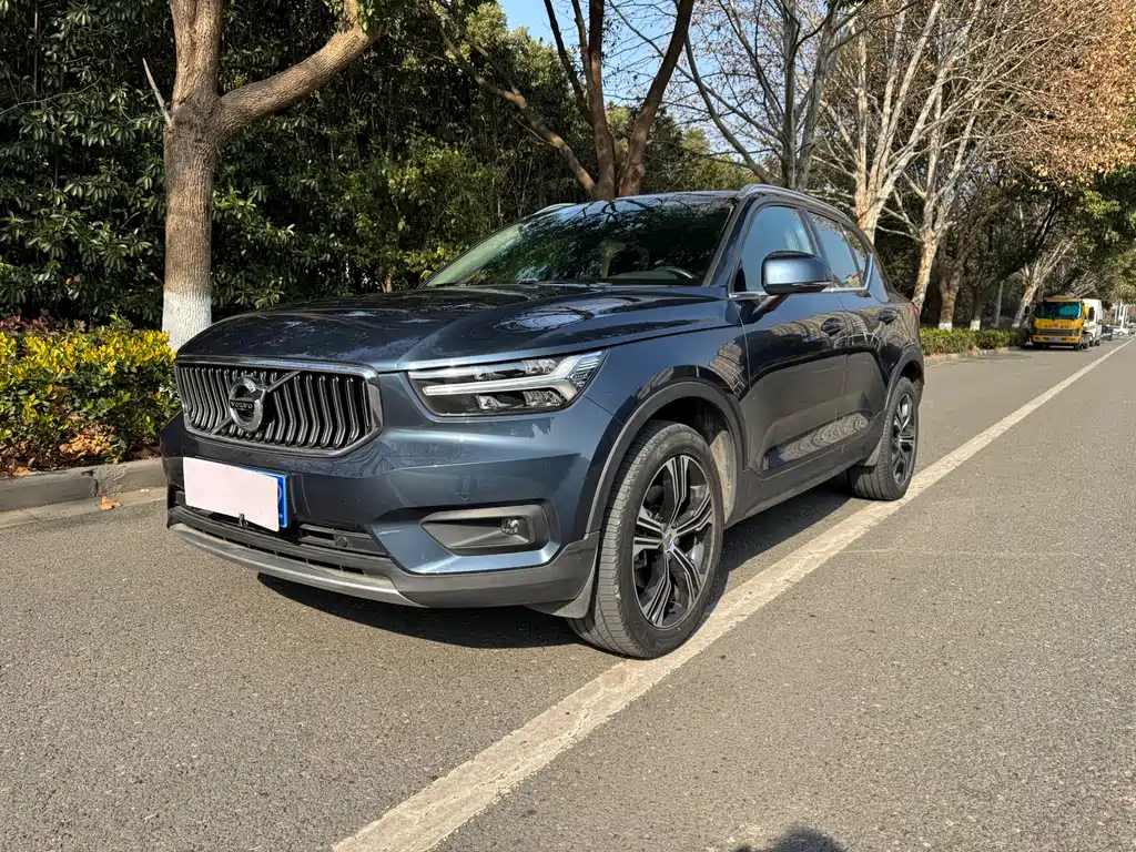 Volvo XC40 2021 — фото 1