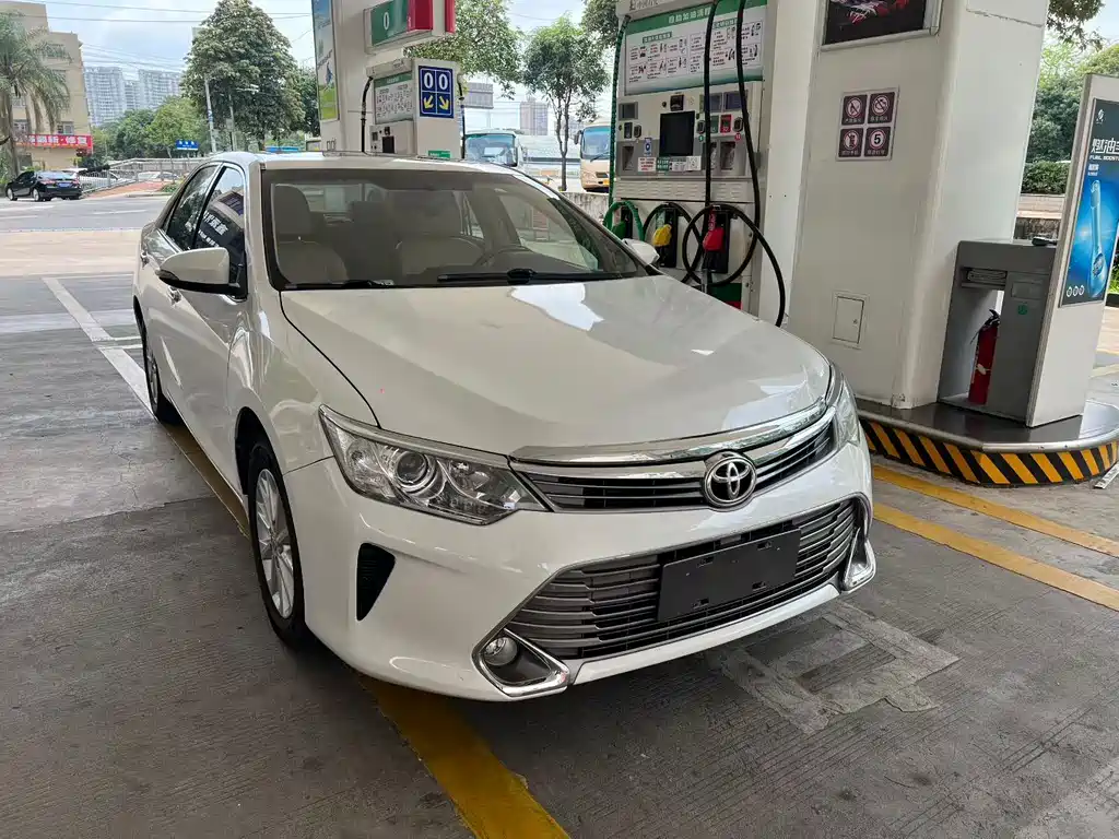 Toyota Camry 2017 — фото 3