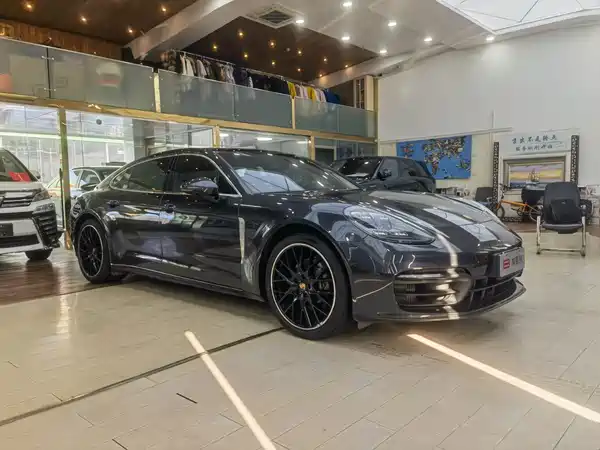 Porsche Panamera 2021