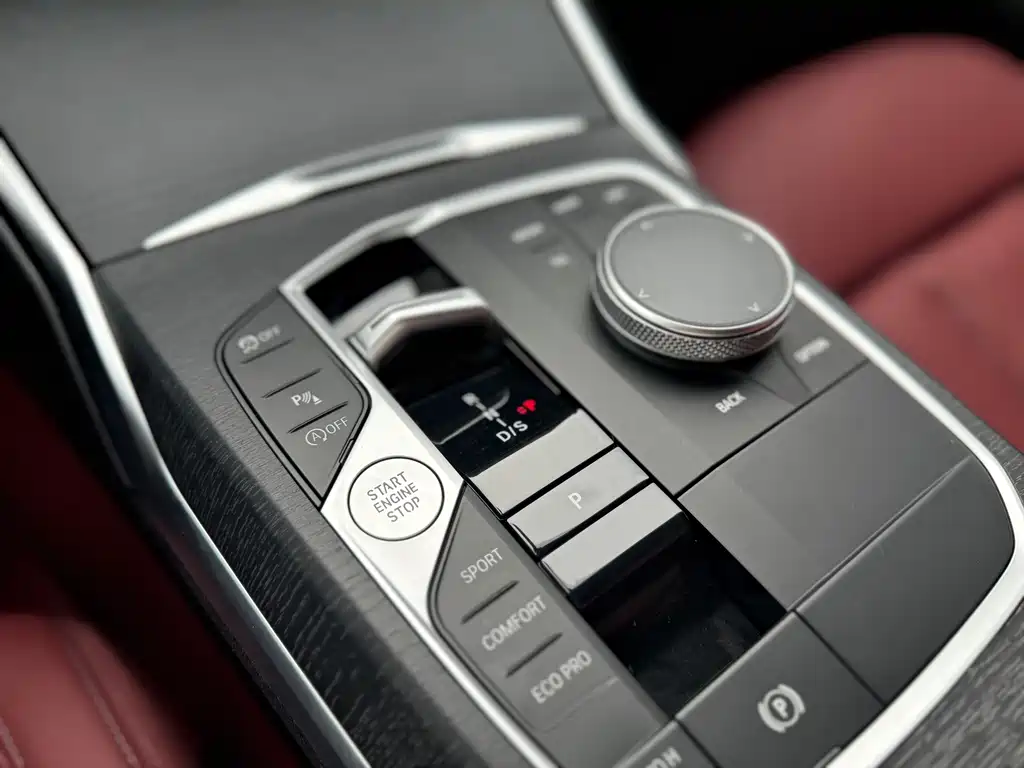 BMW 3 Series 2025 — фото 16