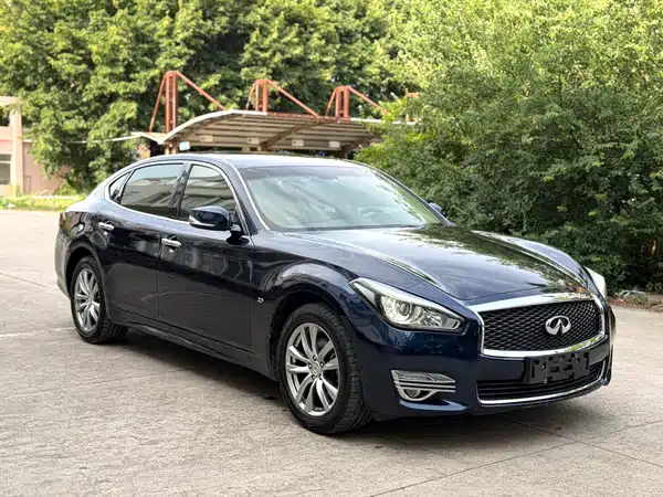 Infiniti Q70 2017